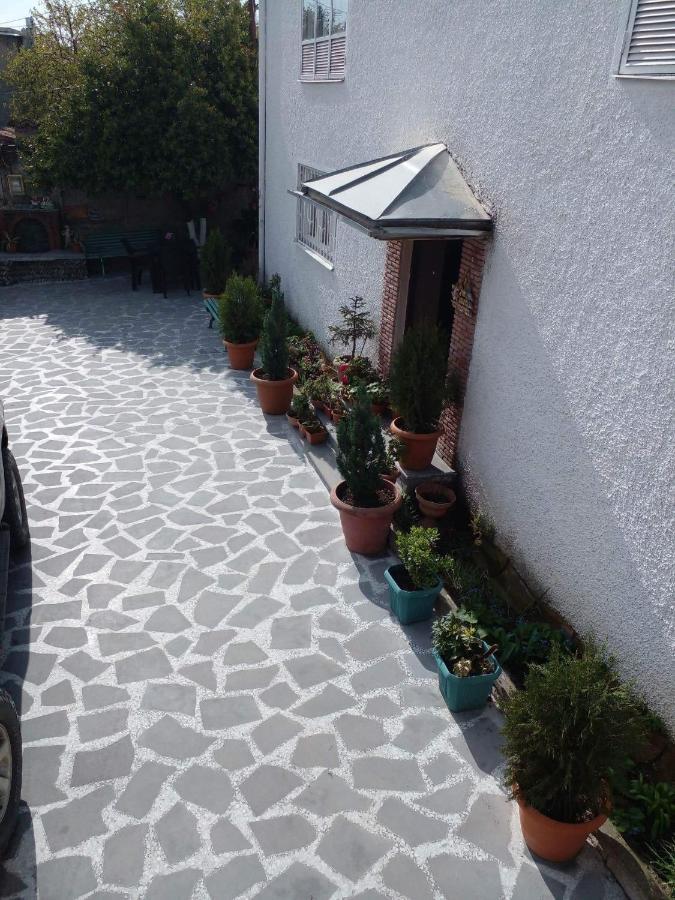 Guesthouse Giorgi Telavi Bagian luar foto