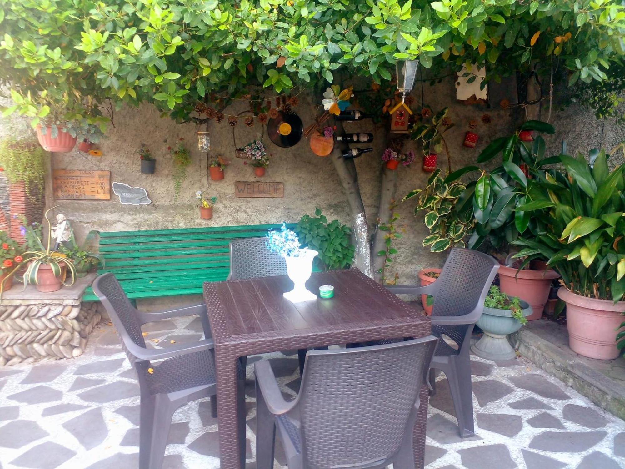 Guesthouse Giorgi Telavi Bagian luar foto
