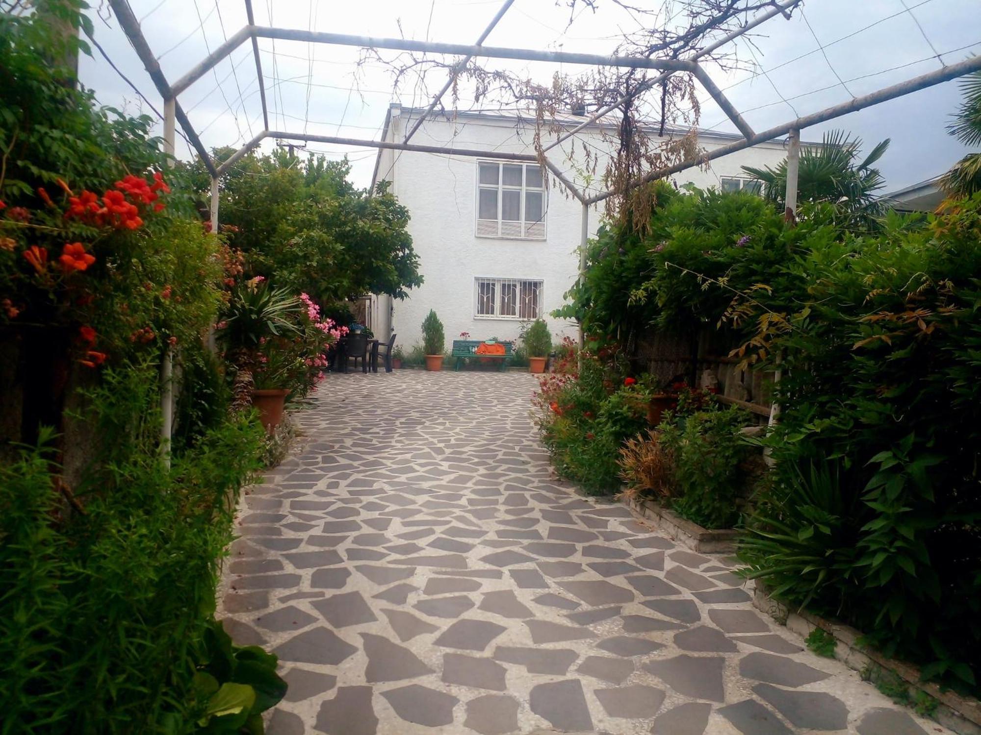 Guesthouse Giorgi Telavi Bagian luar foto
