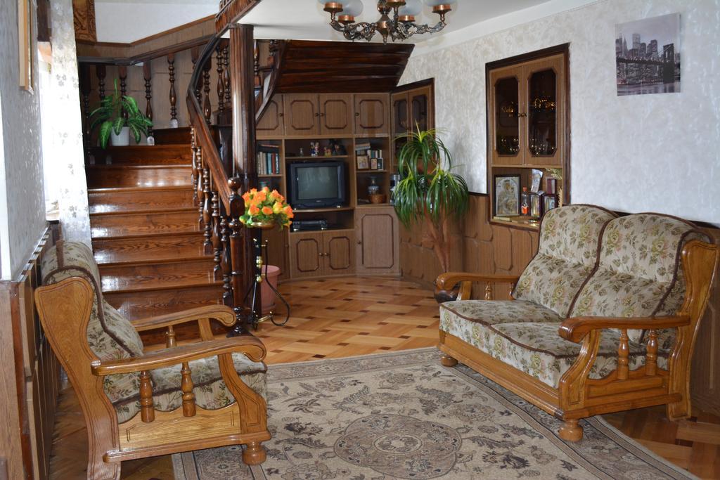 Guesthouse Giorgi Telavi Bagian luar foto